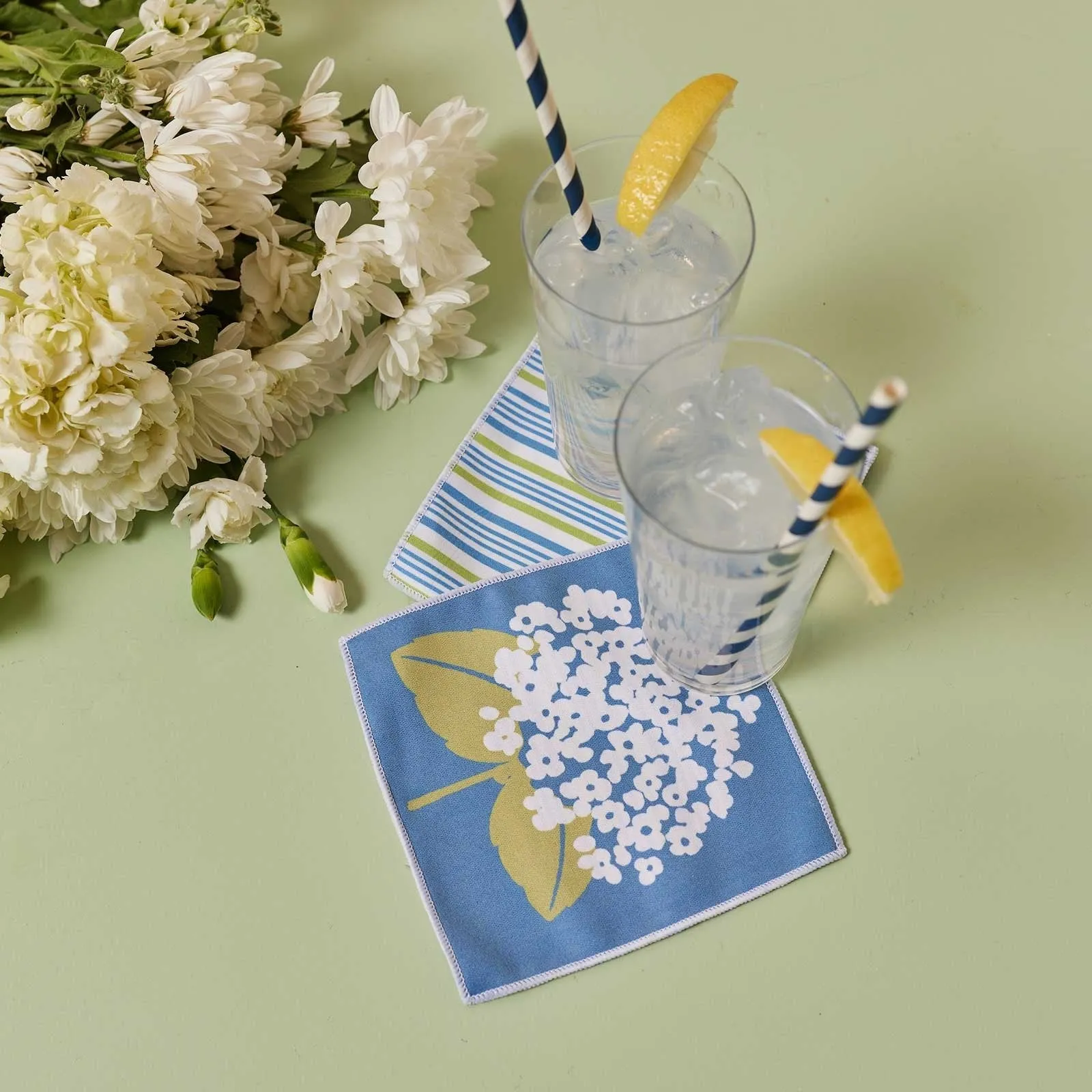 Hydrangea blu Kitchen Reusable Cocktail Napkins (Set of 8)